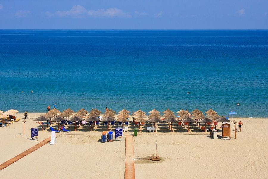 Hotel Grekas Neoi Poroi Bagian luar foto