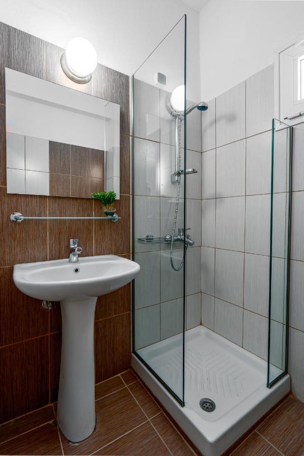 Hotel Grekas Neoi Poroi Bagian luar foto